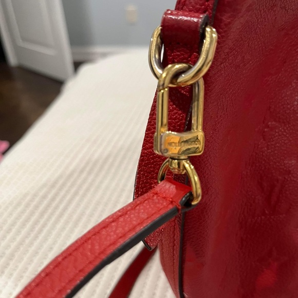 Louis Vuitton Mazarine MM in red. - Picture 6 of 11